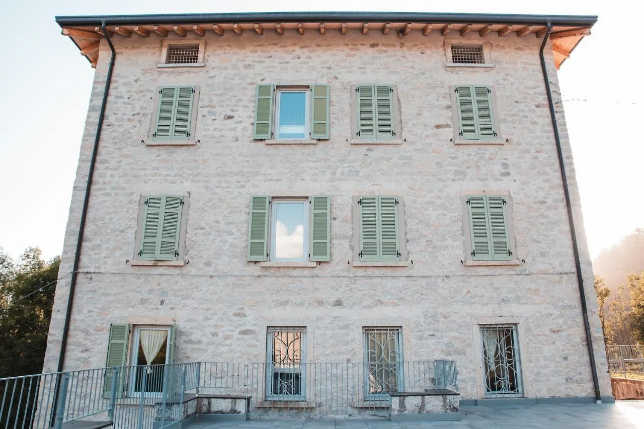 Cevo Casa Del Parco Adamelloホステル ホステル